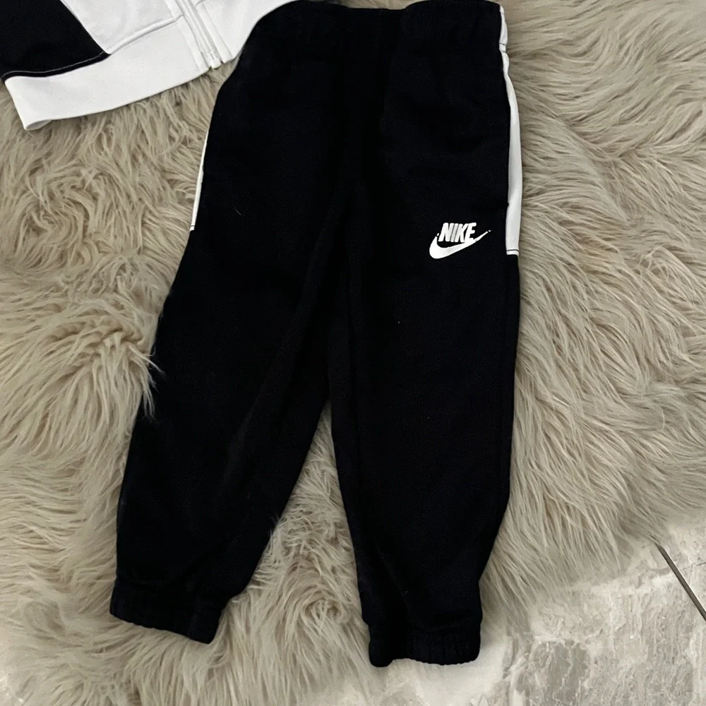 NIKE Baby Boy White/ Black Athletic Jacket and Bottom Set | 2T